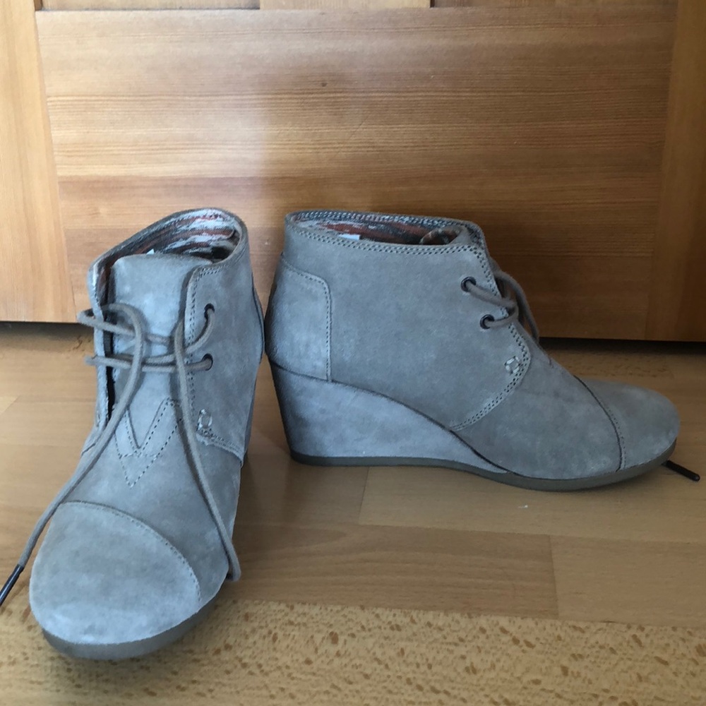Toms wedge Bootie- Taupe